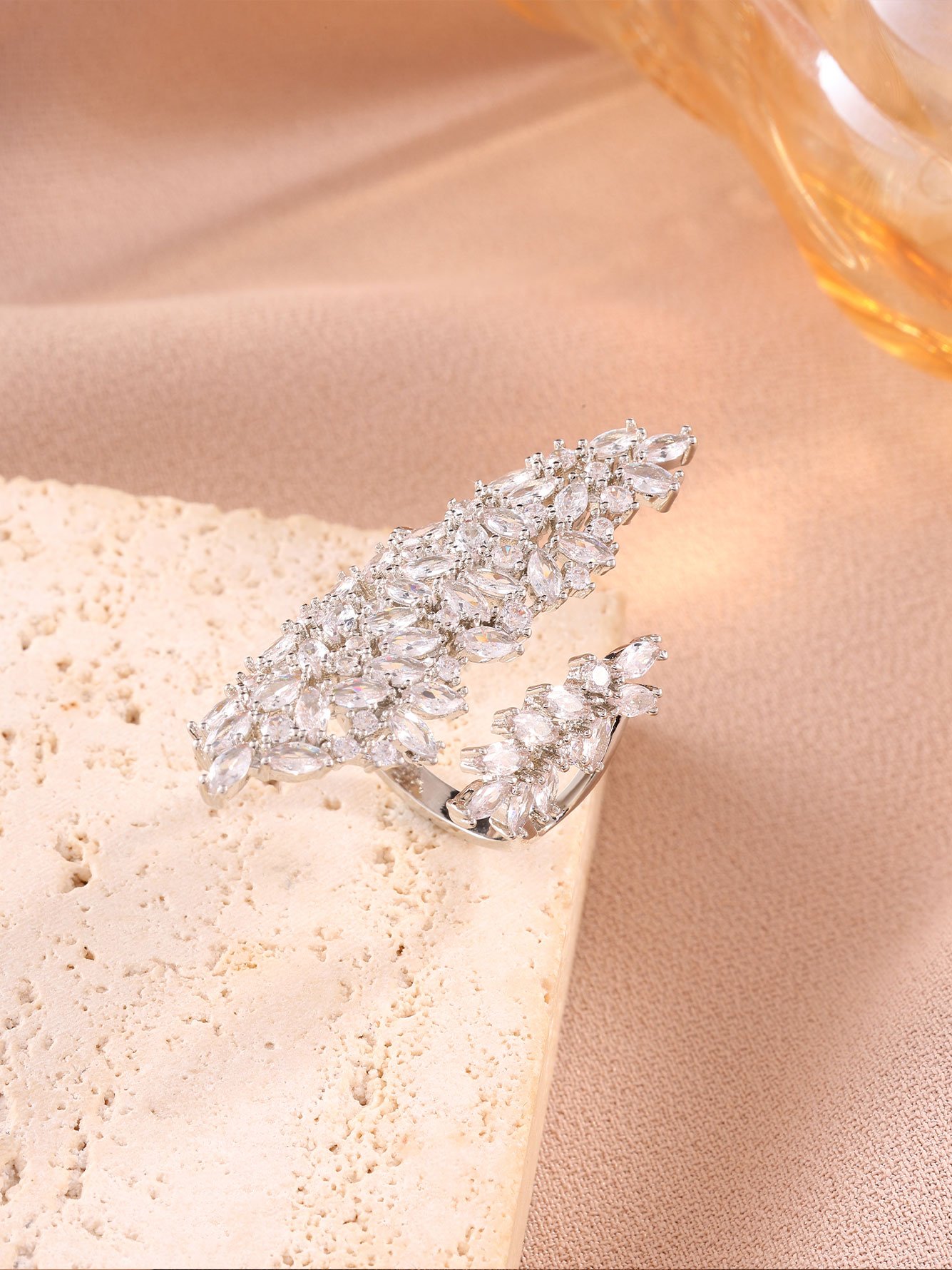 1pc Womens Silver Open Leaf Zircon Ring