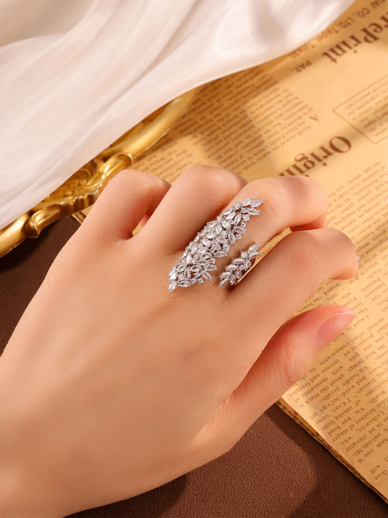 1pc Womens Silver Open Leaf Zircon Ring