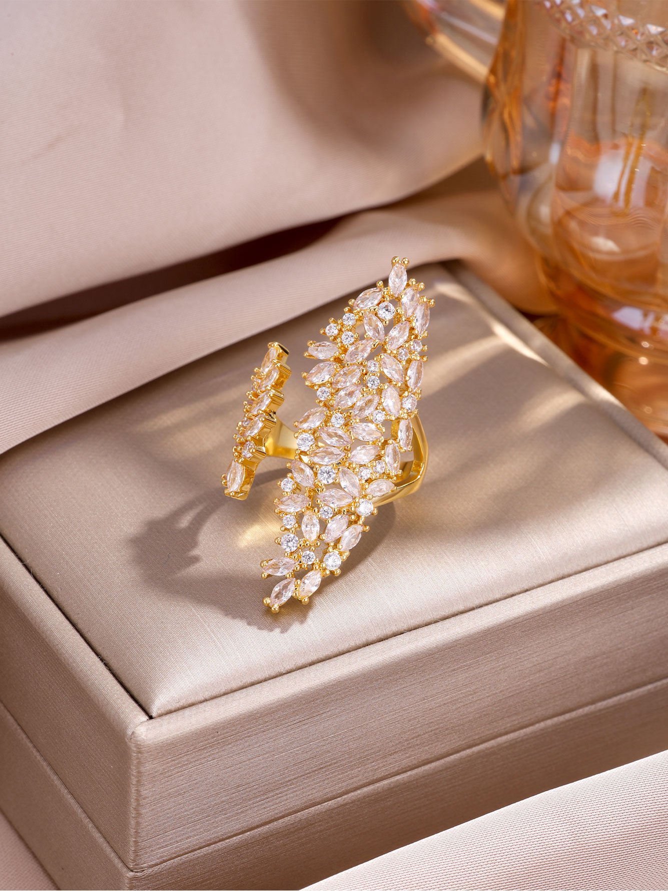 1pc Womens Gold Open Leaf Zircon Ring