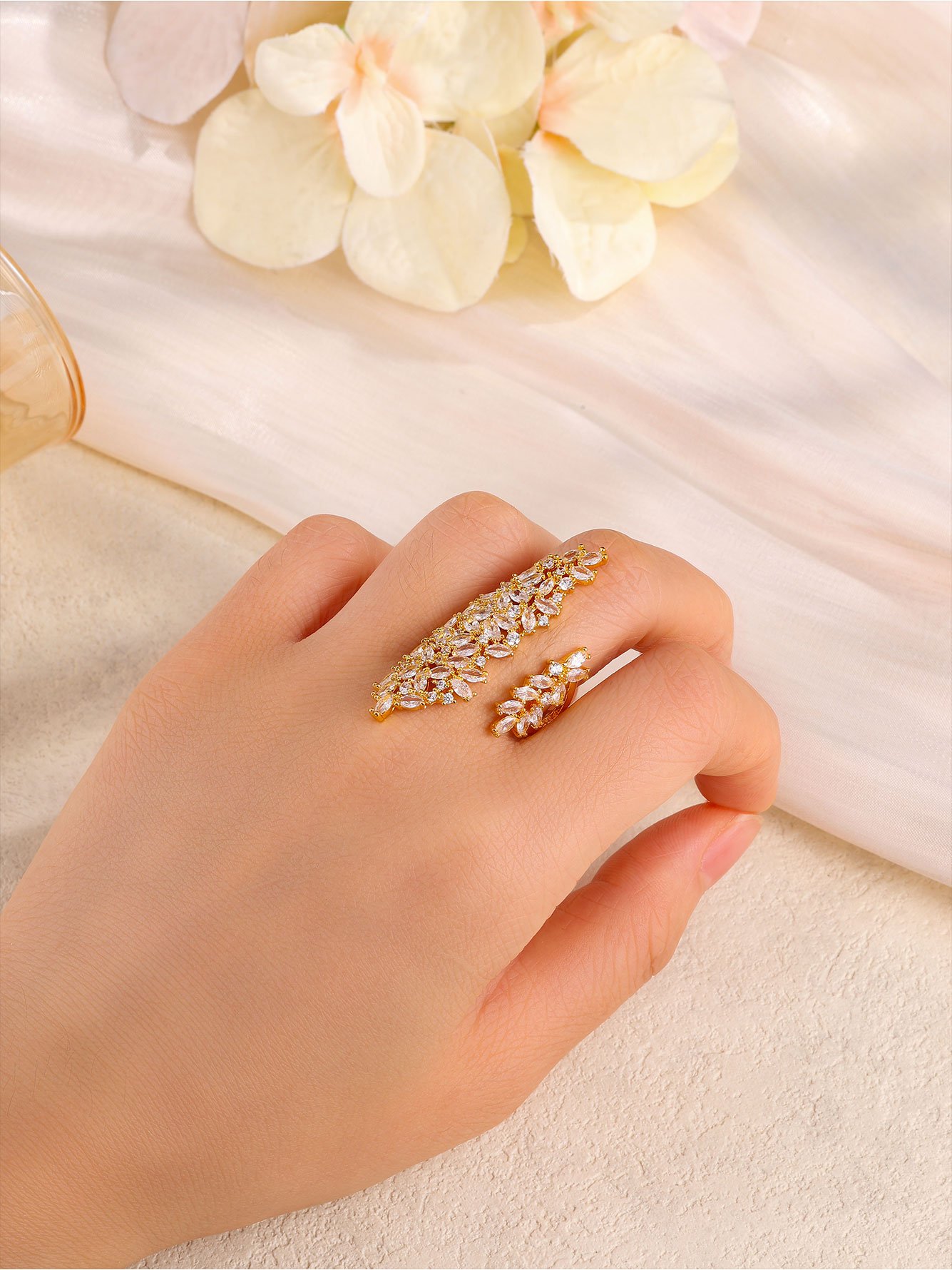 1pc Womens Gold Open Leaf Zircon Ring