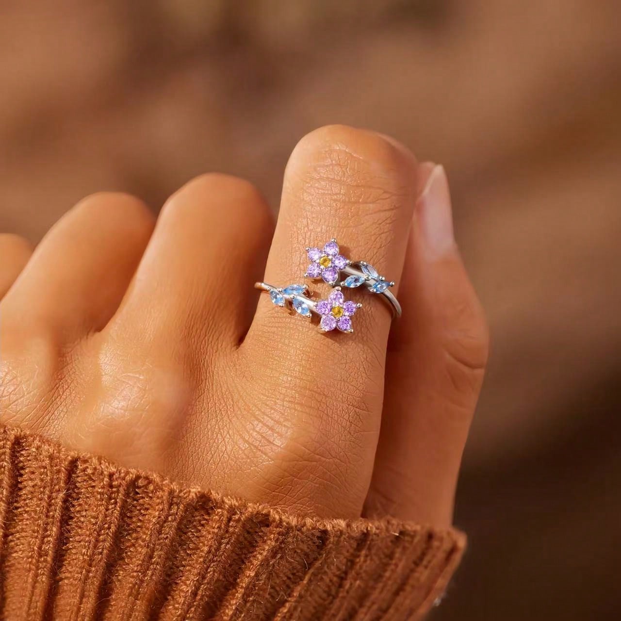 Simple flower and leaf ring, fashionable electroplated silver material, lady ring finger ring, Mothers Day gift, suitable for daily wear