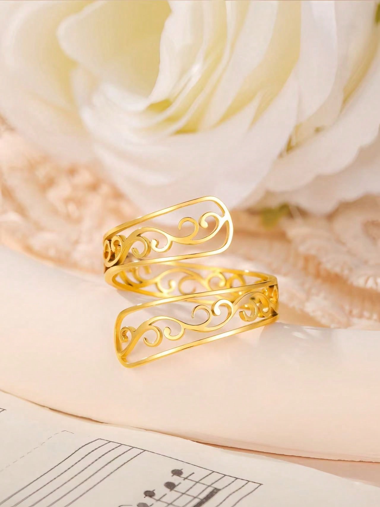 Delicate tree vine gold plated open adjustable ring for women, suitable for gift-giving