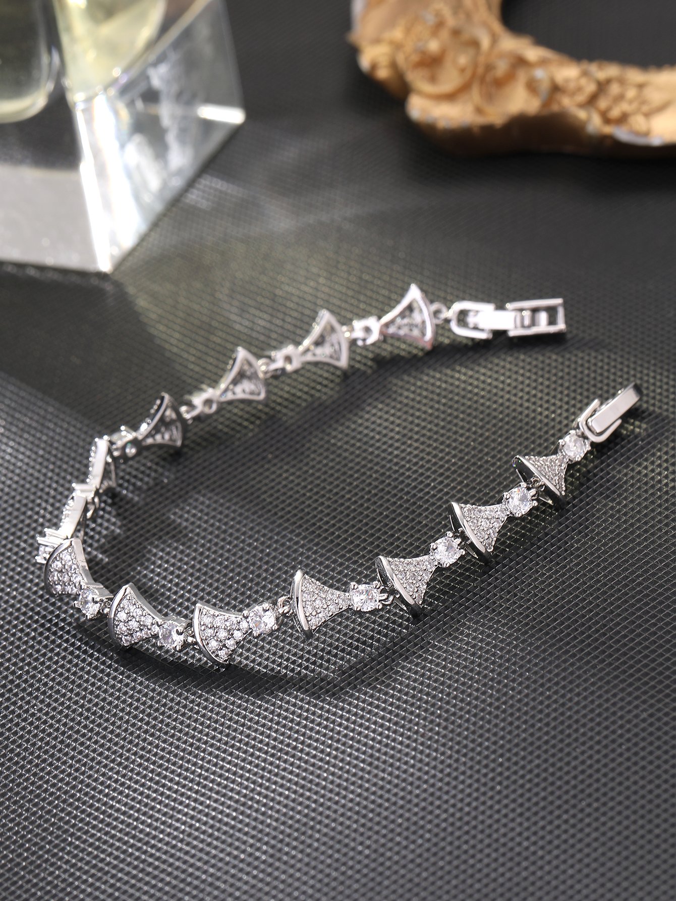Silver fan-shaped bracelet set with ultra-shiny cubic zirconia, perfect for parties and dinners