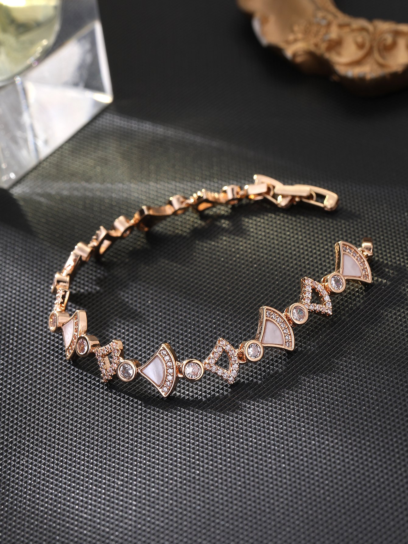 Gold fan-shaped shell-encrusted ultra-shiny cubic zirconia womens bracelet, perfect for parties and dinners