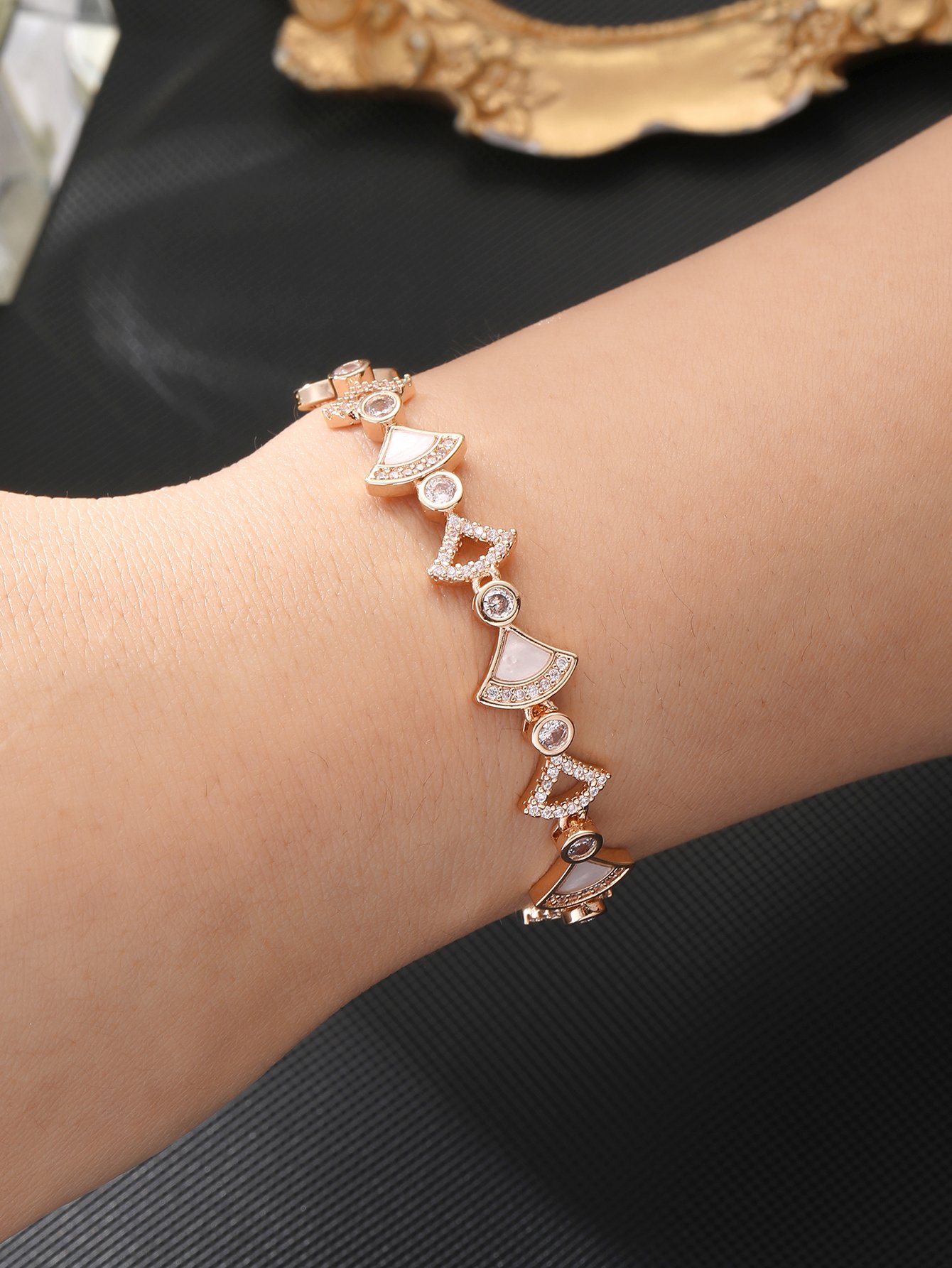 Gold fan-shaped shell-encrusted ultra-shiny cubic zirconia womens bracelet, perfect for parties and dinners