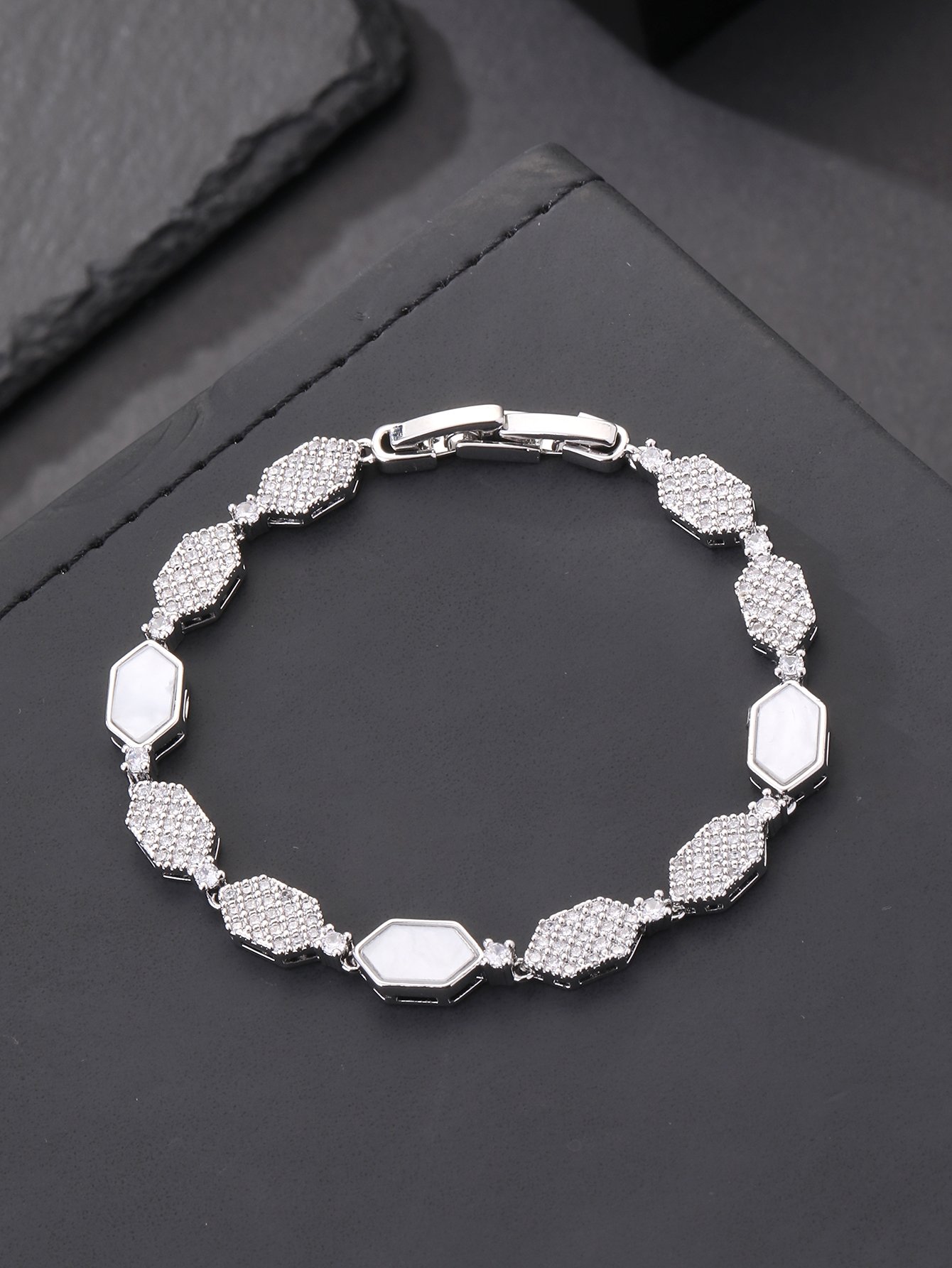 Silver honeycomb diamond-shaped shell inlaid with super-shiny cubic zirconia womens bracelet, perfect for parties and dinners