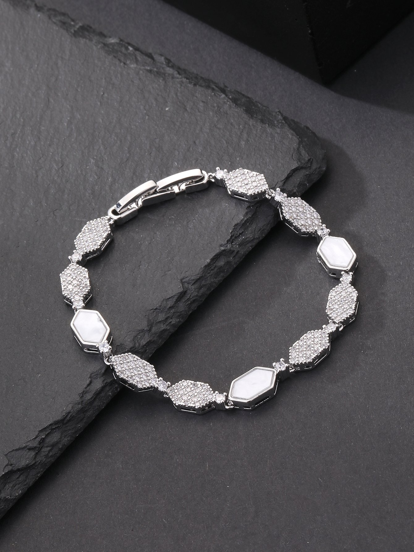 Silver honeycomb diamond-shaped shell inlaid with super-shiny cubic zirconia womens bracelet, perfect for parties and dinners