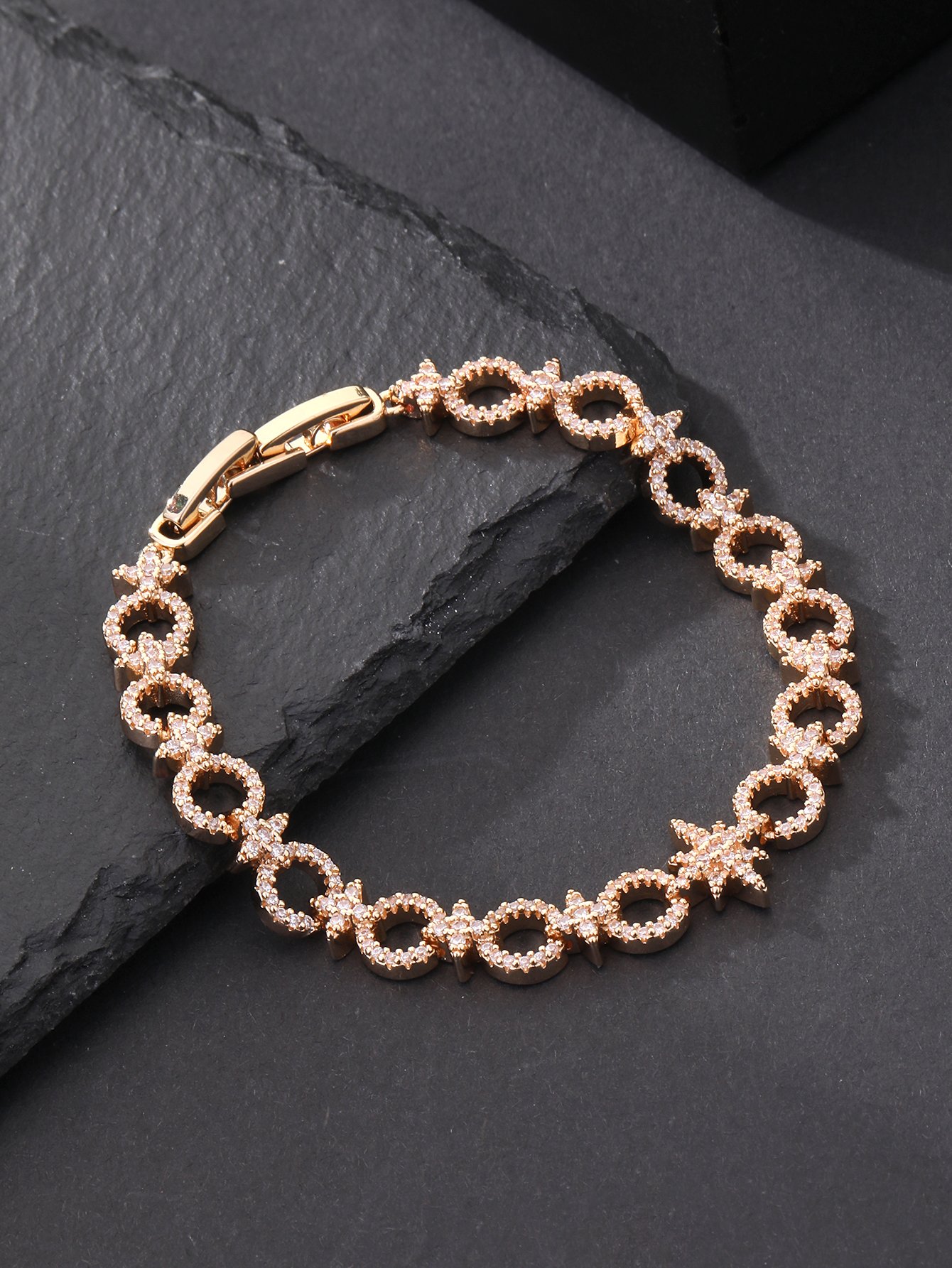 Gold Star-shaped Bracelet Set with Sparkling Cubic Zirconia, Ideal for Parties and Dinners