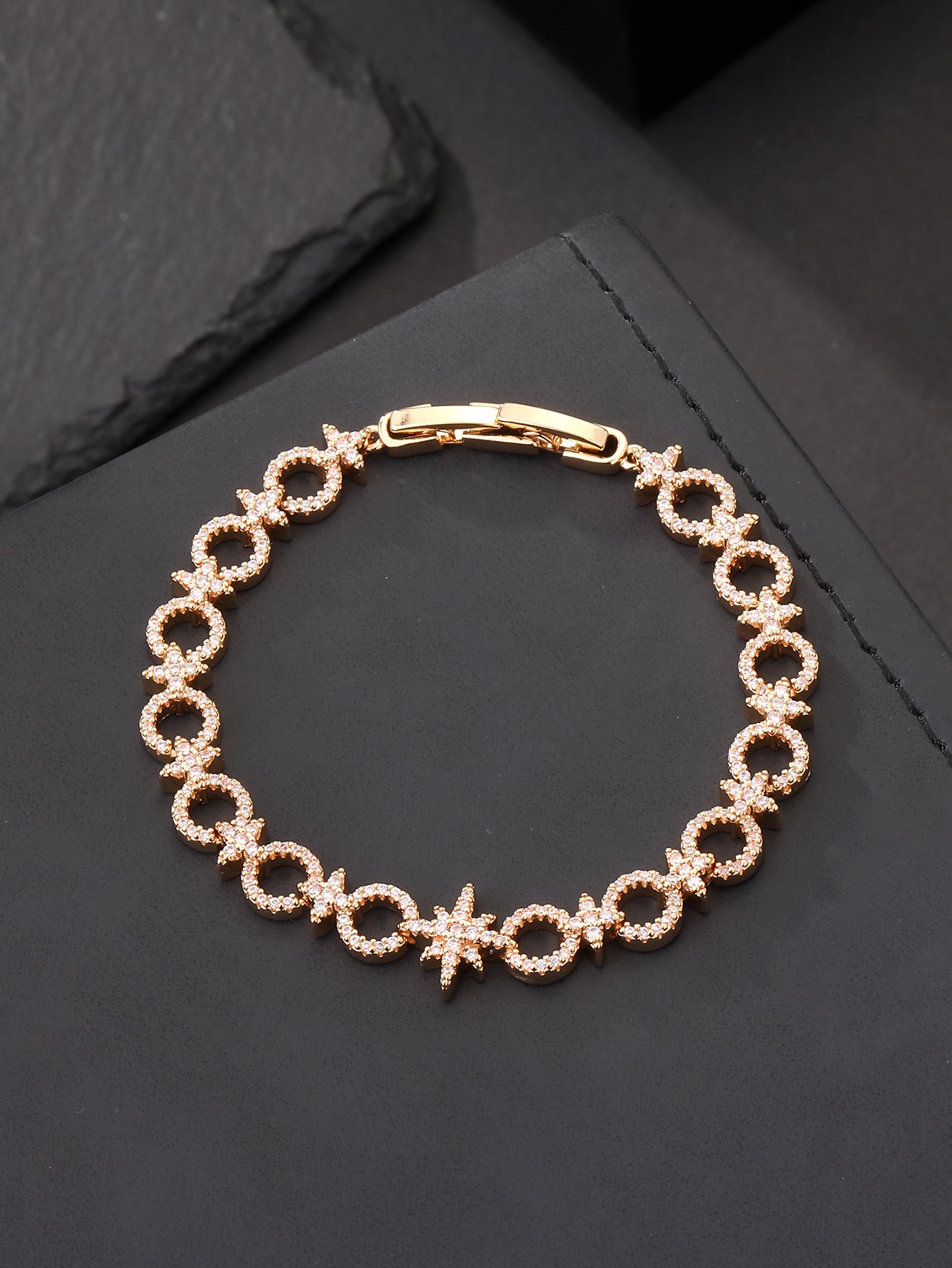 Gold Star-shaped Bracelet Set with Sparkling Cubic Zirconia, Ideal for Parties and Dinners