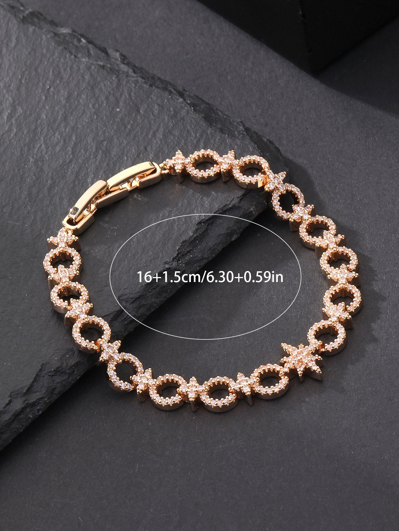 Gold Star-shaped Bracelet Set with Sparkling Cubic Zirconia, Ideal for Parties and Dinners