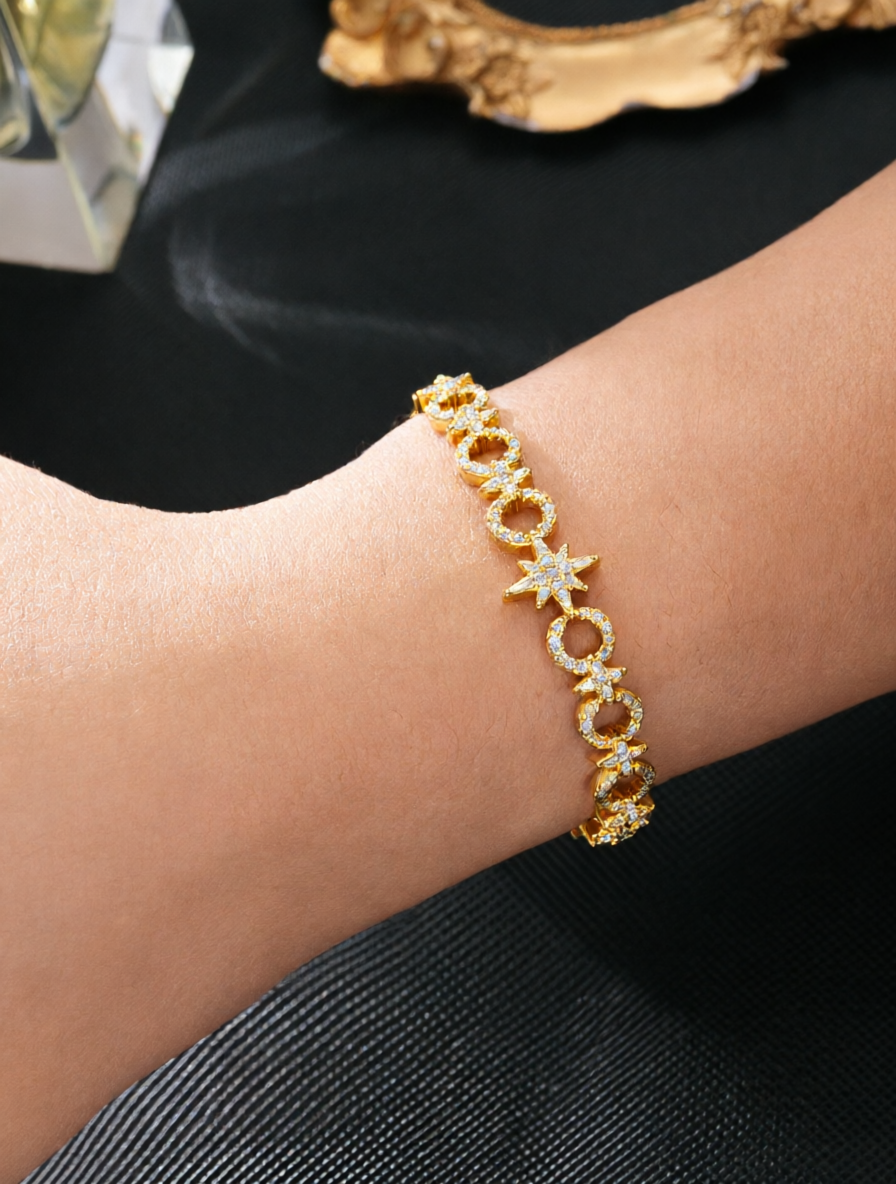 Gold Star-shaped Bracelet Set with Sparkling Cubic Zirconia, Ideal for Parties and Dinners