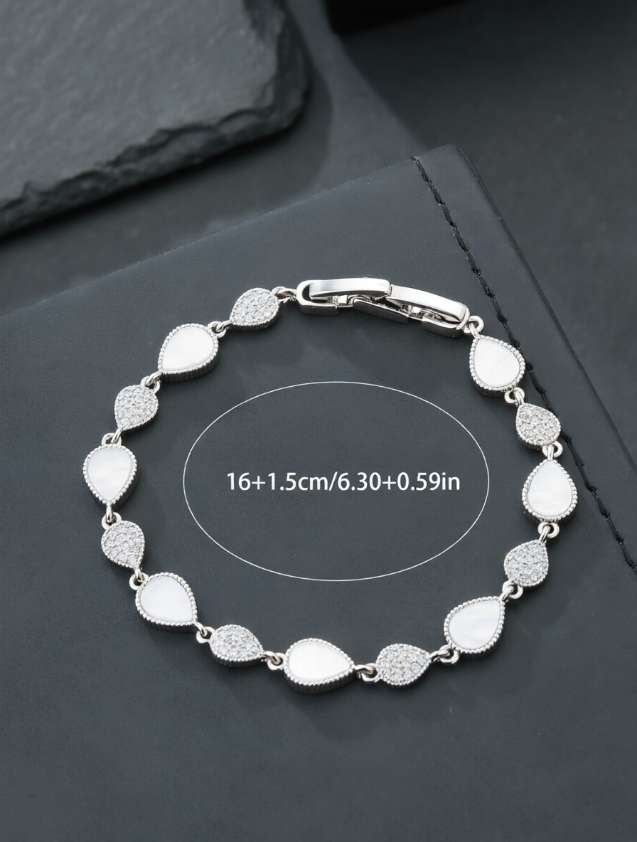 Silver drip-shaped bracelet set with ultra-shiny cubic zirconia, perfect for parties and dinners