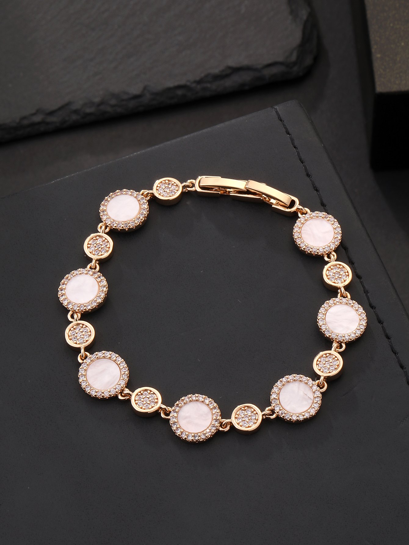 Golden round shell bracelet, set with ultra-shiny cubic zirconia, suitable for wearing to parties and dinners