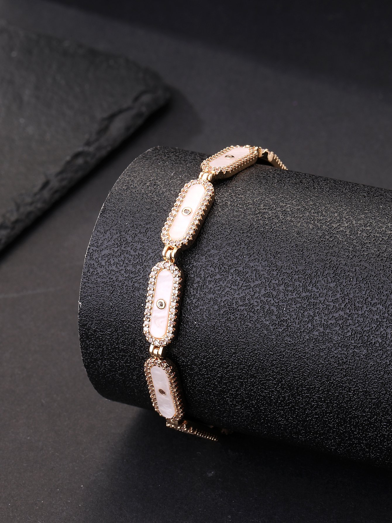Golden oval shell bracelet set with ultra-shiny cubic zirconia, suitable for wearing to parties and dinners