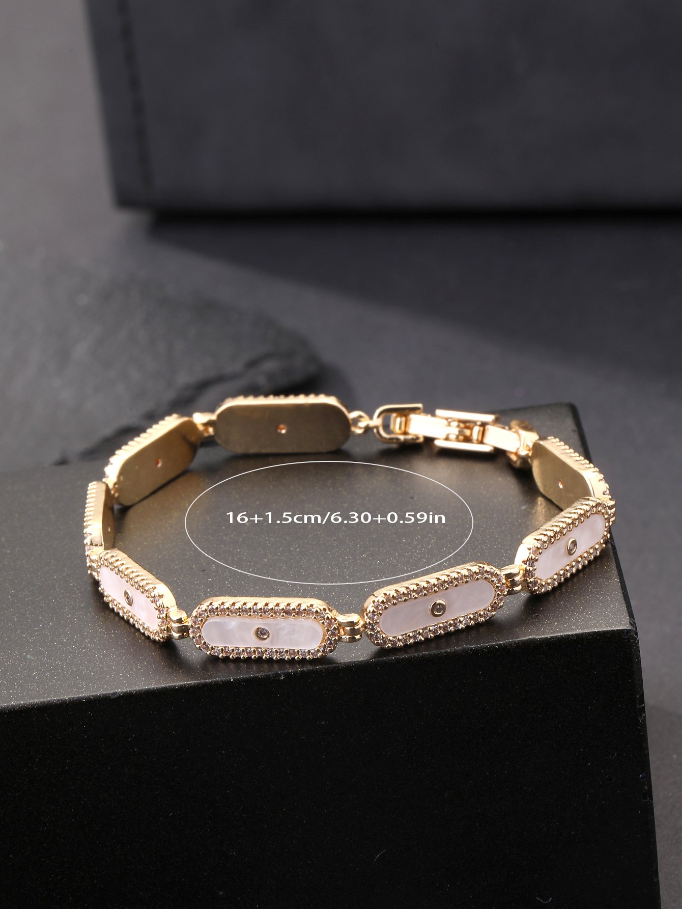 Golden oval shell bracelet set with ultra-shiny cubic zirconia, suitable for wearing to parties and dinners