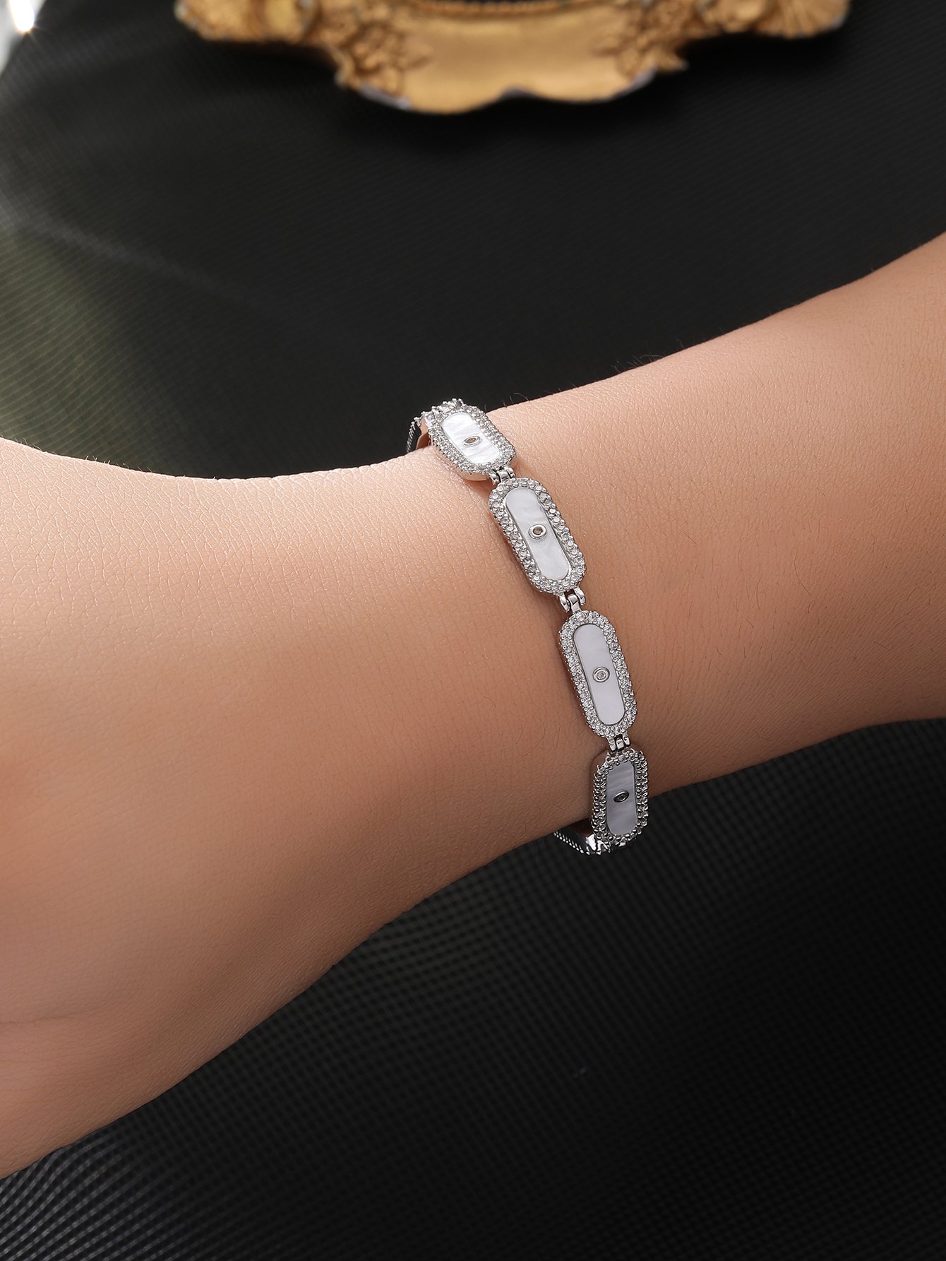 Silver oval shell bracelet set with ultra-shiny cubic zirconia, suitable for wearing to parties and dinners