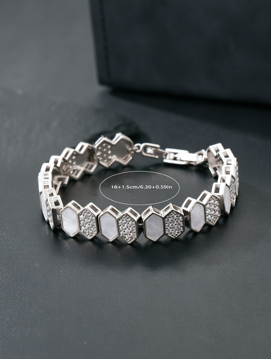 Silver honeycomb-shaped shell bracelet, set with ultra-shiny cubic zirconia, suitable for wearing at parties and dinners