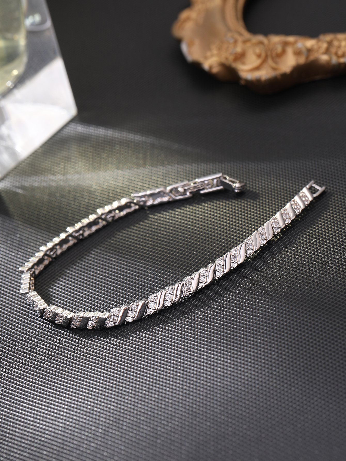 Silver Tire Pattern Embellished with Super Shiny Cubic Zirconia Womens Bracelet, Ideal for Parties and Dinners