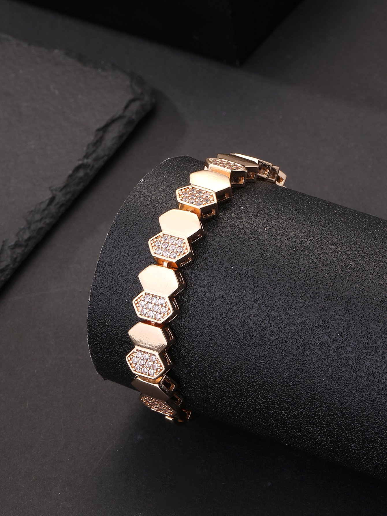Gold Wheel Honeycomb Design Pendant Bracelet with Super Sparkling Cubic Zirconia, Suitable for Wearing at Parties and Dinners