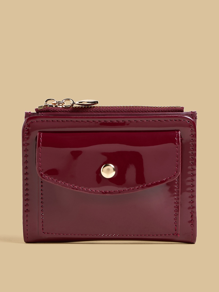 Plain Bi-Fold Wallet with Magnetic Snap Closure