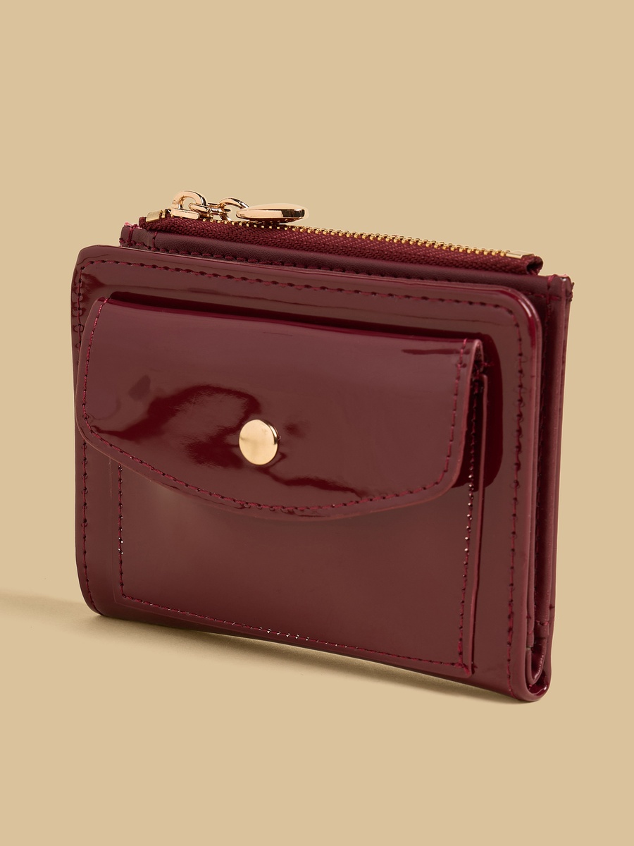 Plain Bi-Fold Wallet with Magnetic Snap Closure