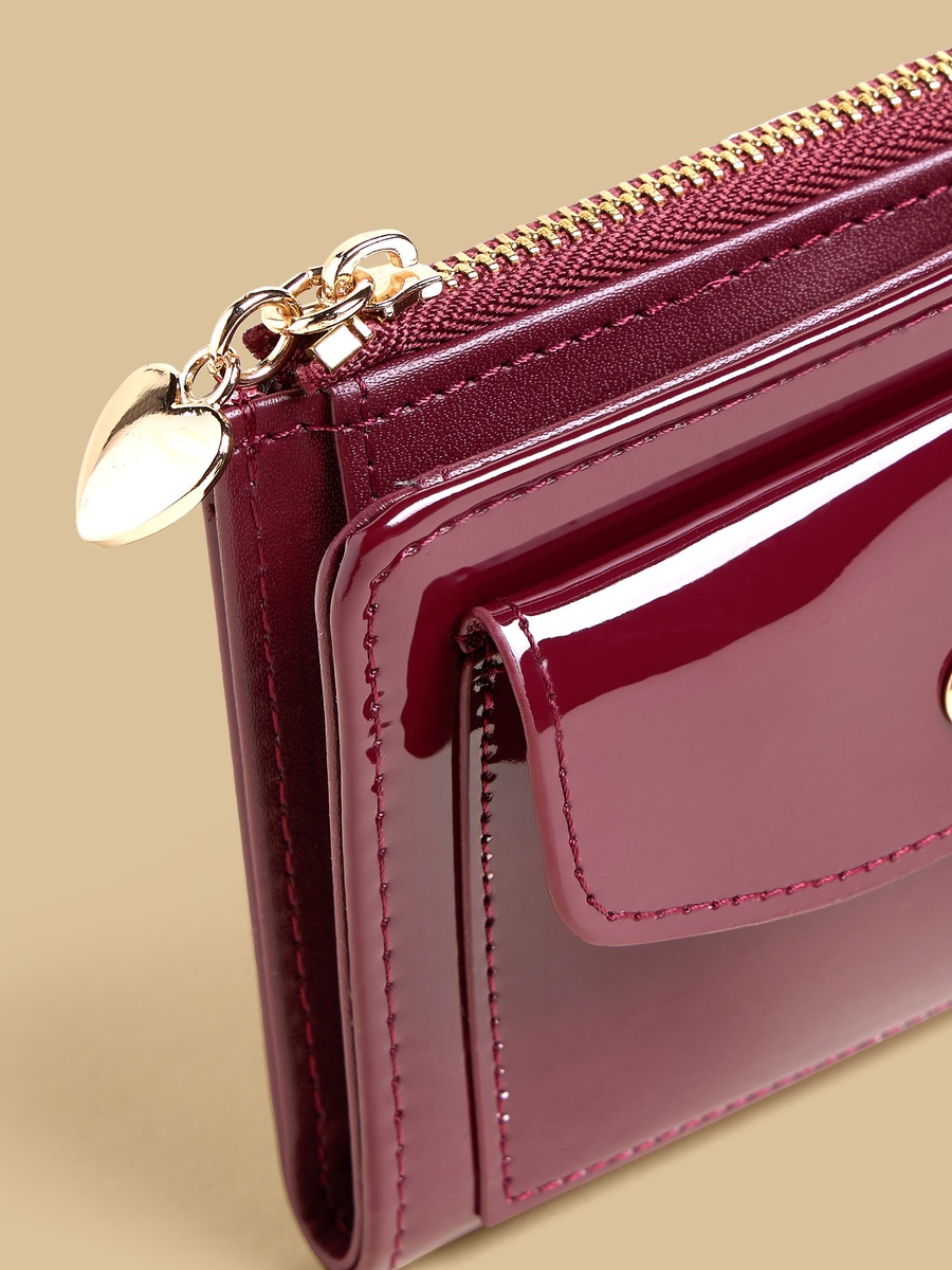 Plain Bi-Fold Wallet with Magnetic Snap Closure