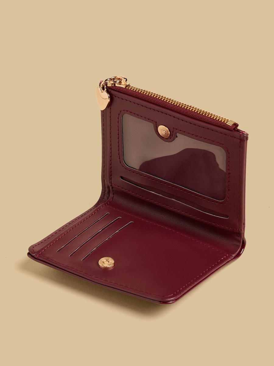 Plain Bi-Fold Wallet with Magnetic Snap Closure