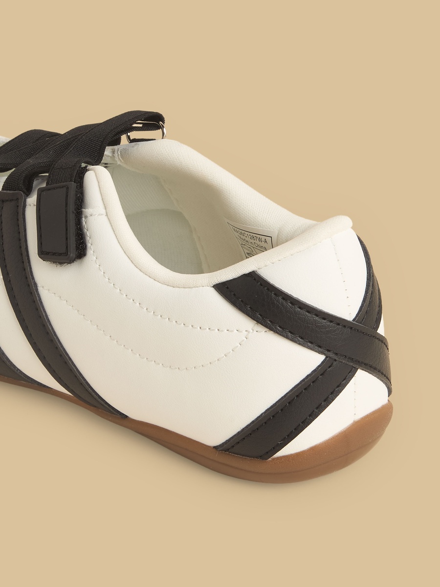 Textured Sports Shoes with Hook and Loop Closure