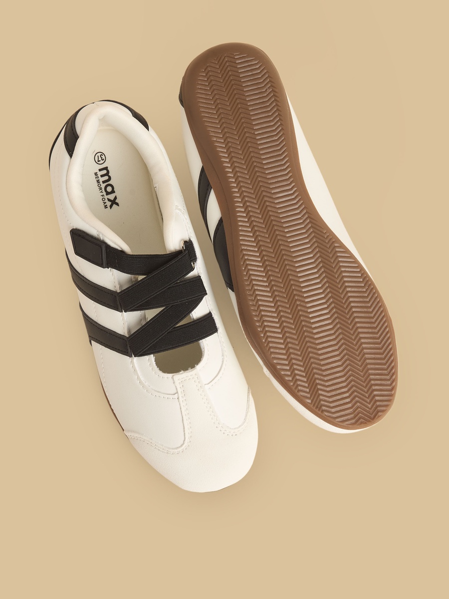 Textured Sports Shoes with Hook and Loop Closure