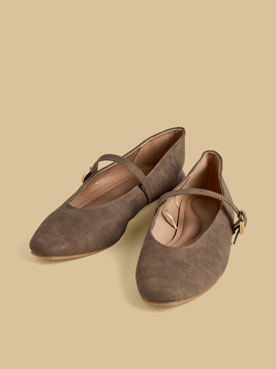 Mary Jane Shoes with Buckle Closure