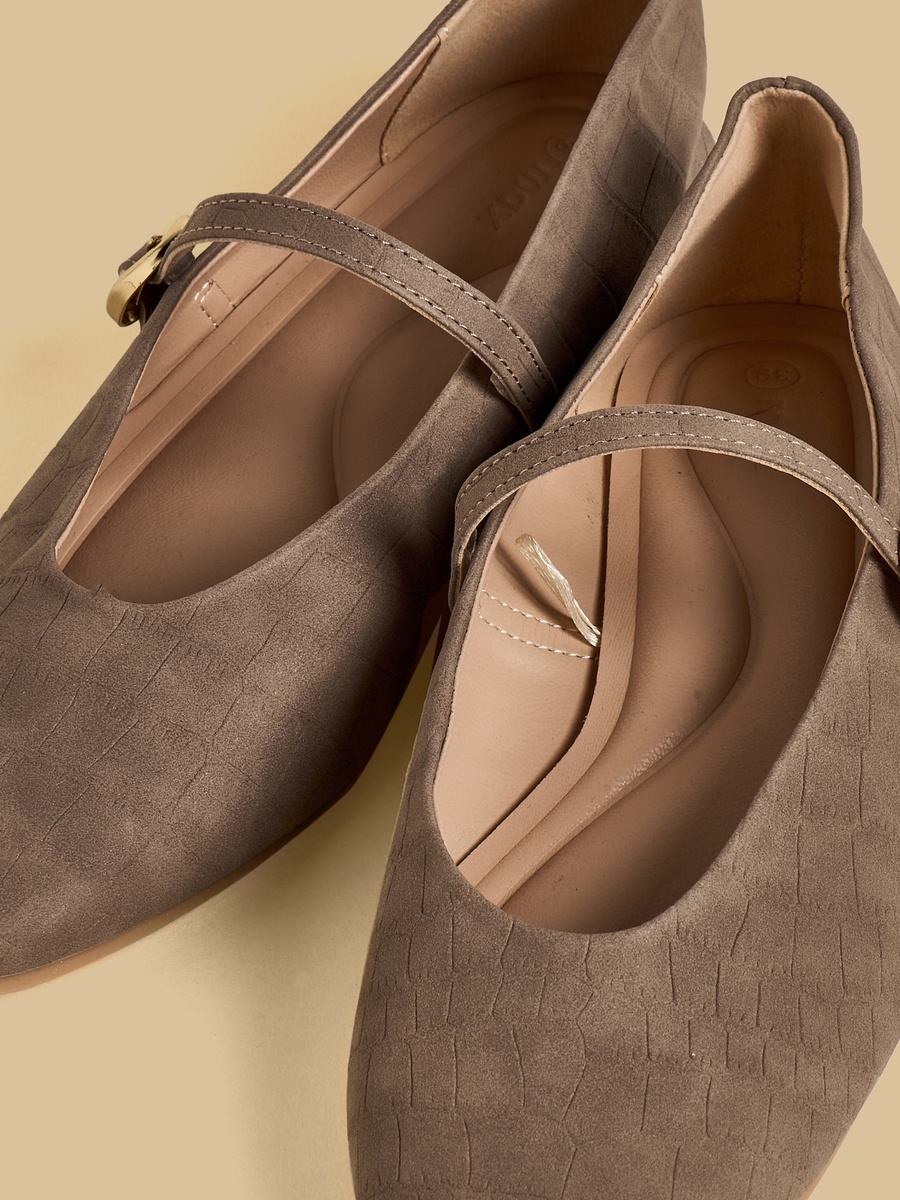Mary Jane Shoes with Buckle Closure