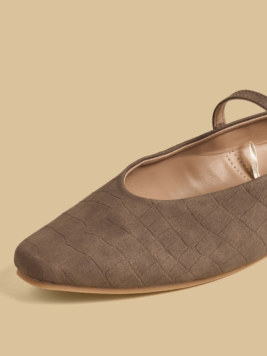 Mary Jane Shoes with Buckle Closure