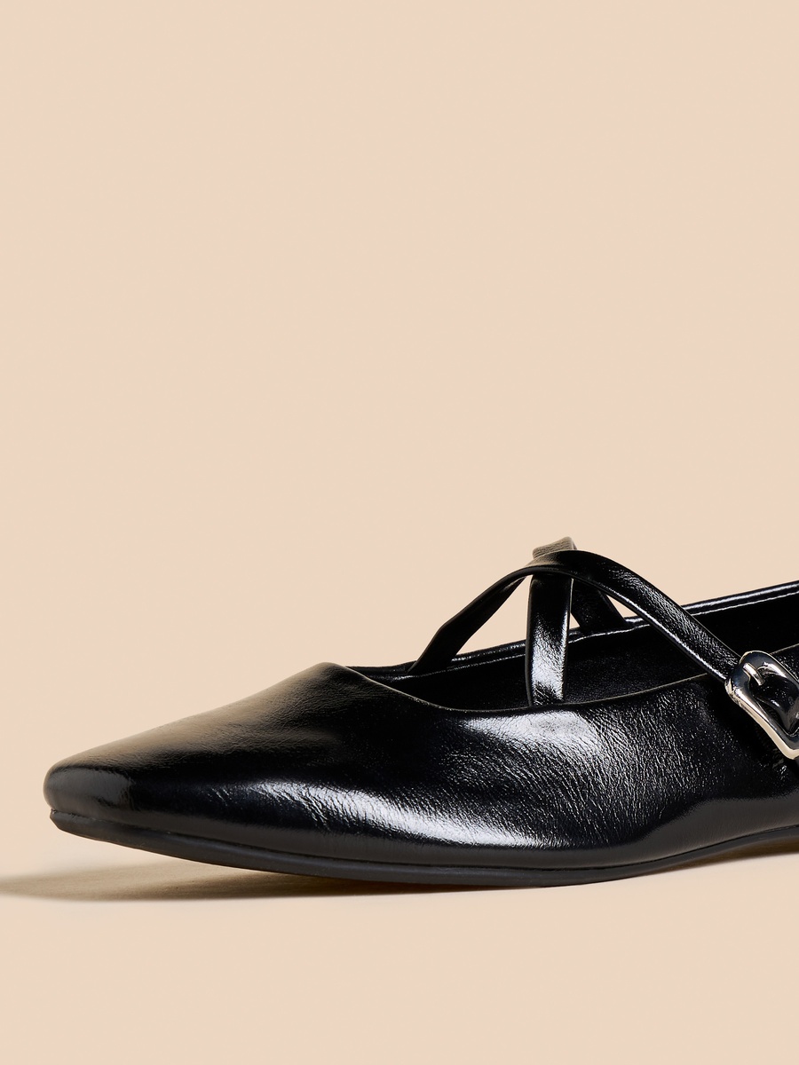 Criss Cross Strap Ballerina Shoes with Buckle Closure
