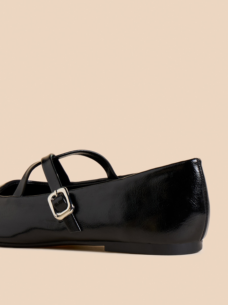 Criss Cross Strap Ballerina Shoes with Buckle Closure