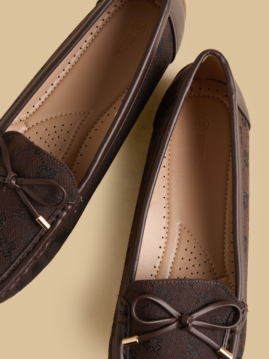Textured Bow Accent Slip-On Moccasins