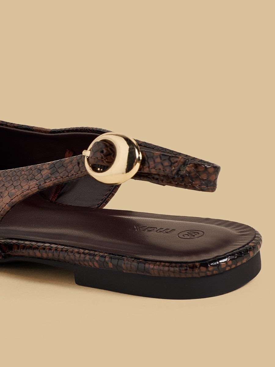 Pointed Toe Shoes with Buckle Closure