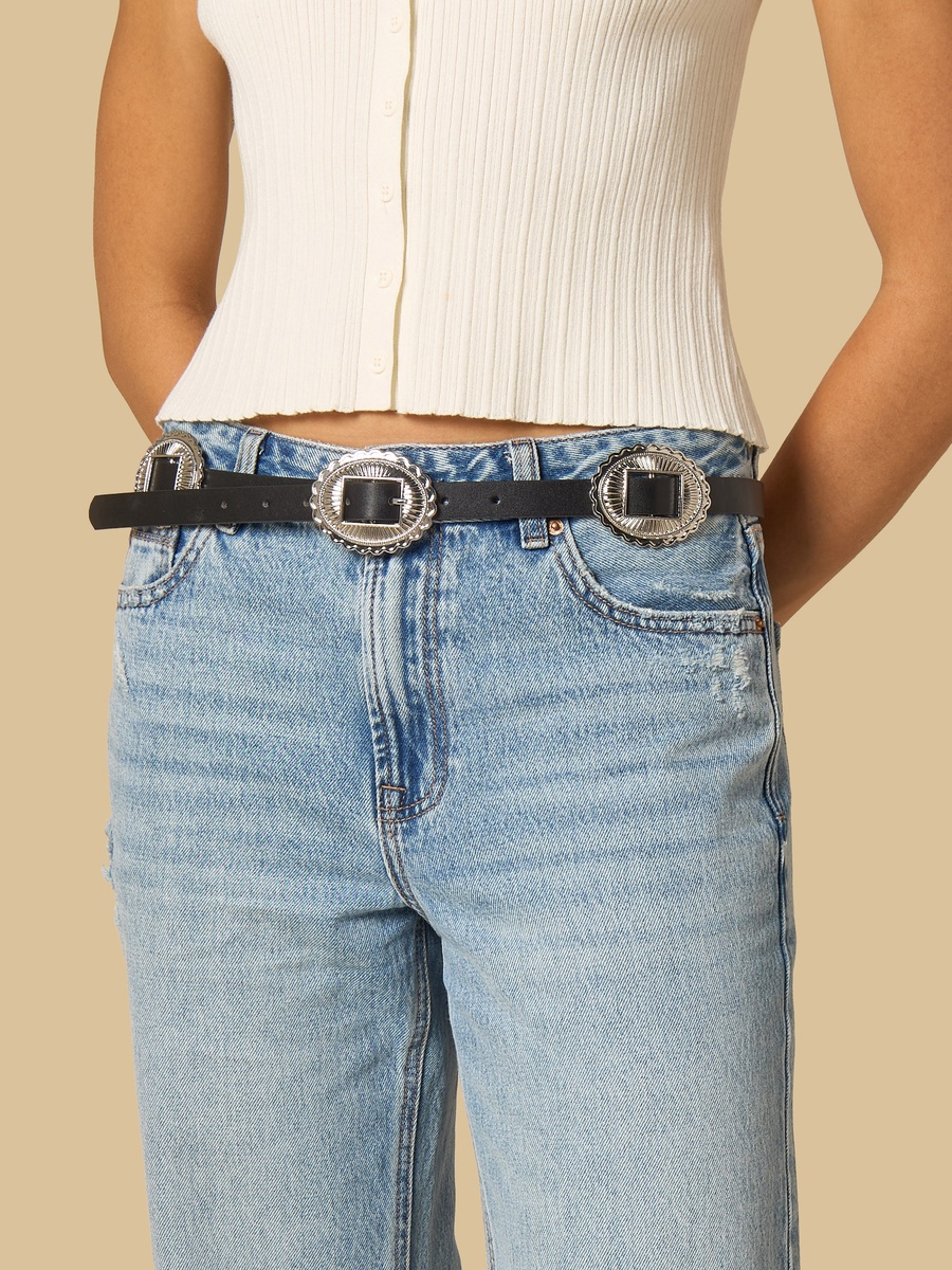 Buckle Accent Belt with Pin Closure