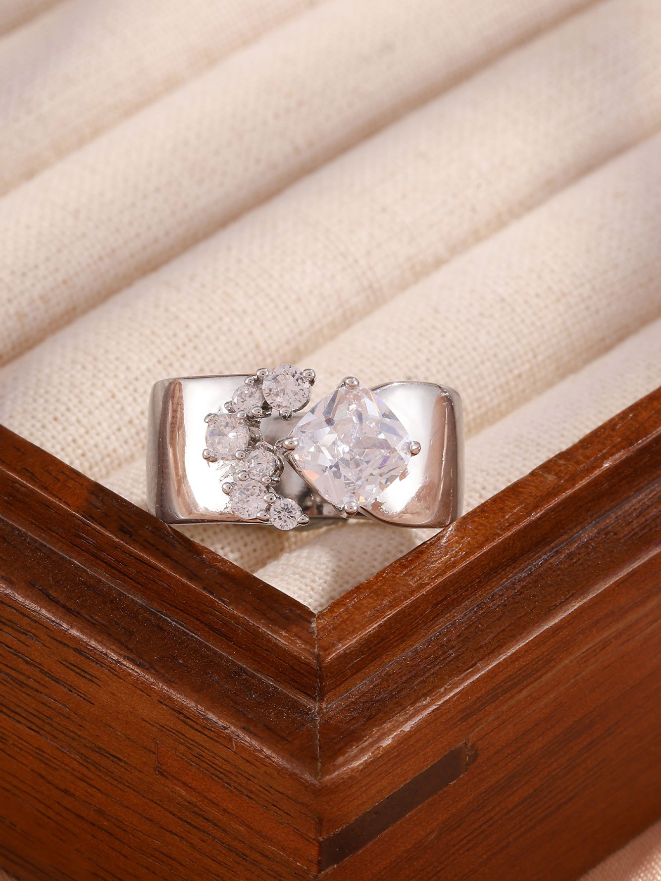 1pc Womens Silver Pear Zircon Ring