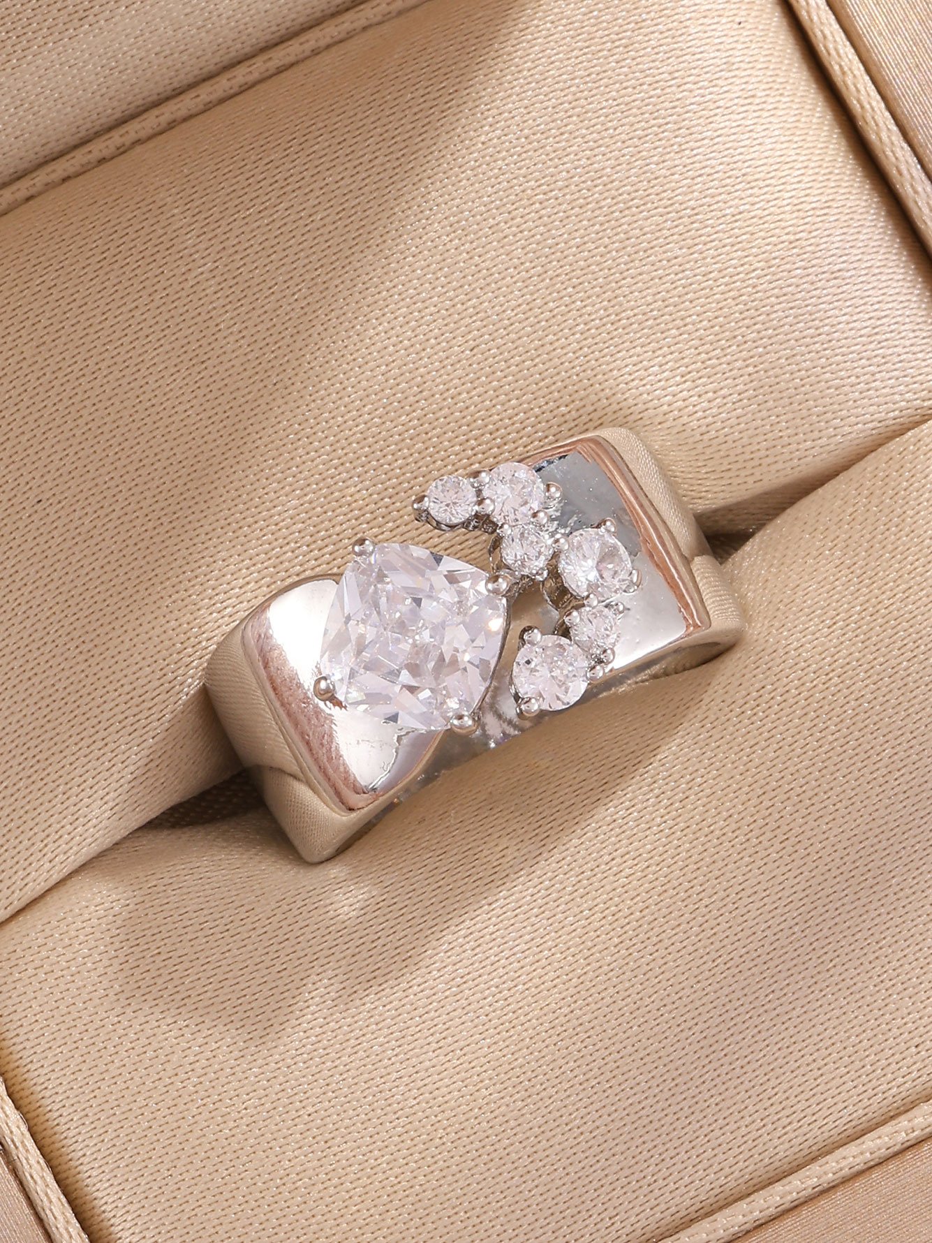 1pc Womens Silver Pear Zircon Ring