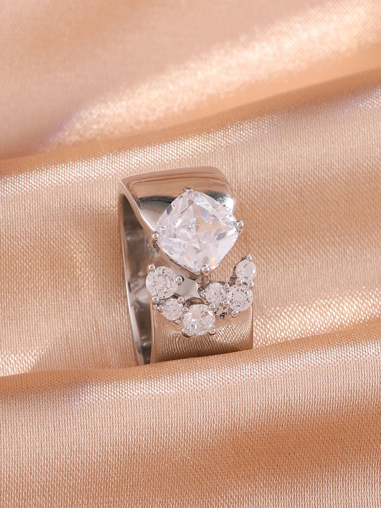 1pc Womens Silver Pear Zircon Ring