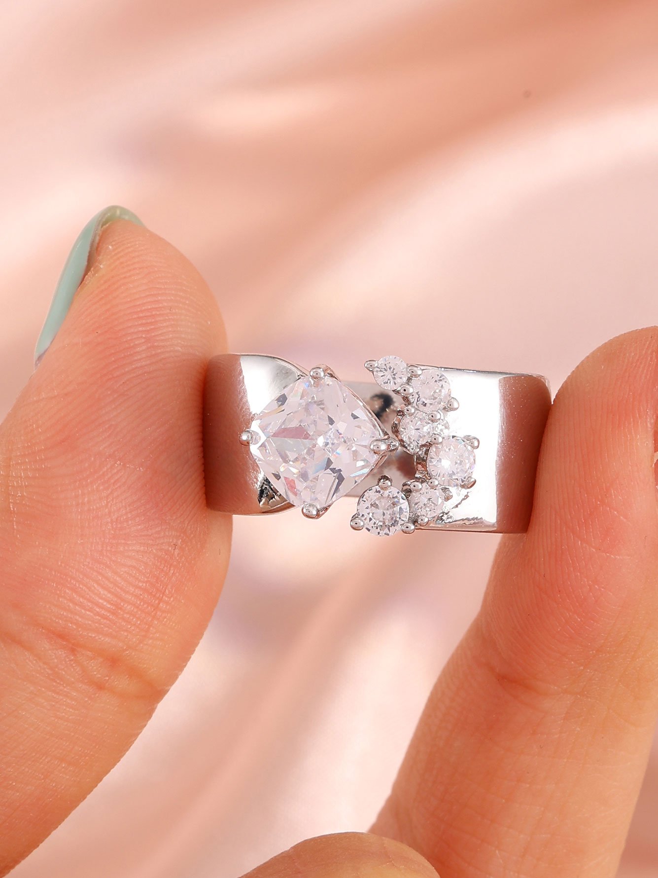 1pc Womens Silver Pear Zircon Ring