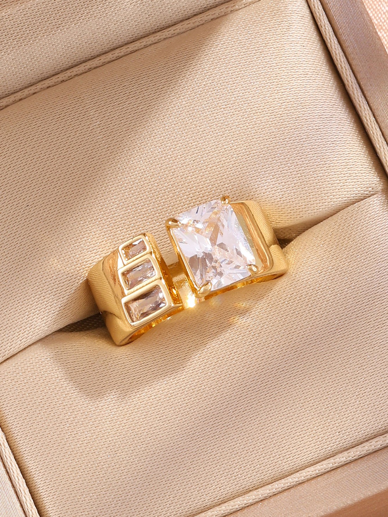 1pc Womens Gold Baguette Zircon Ring