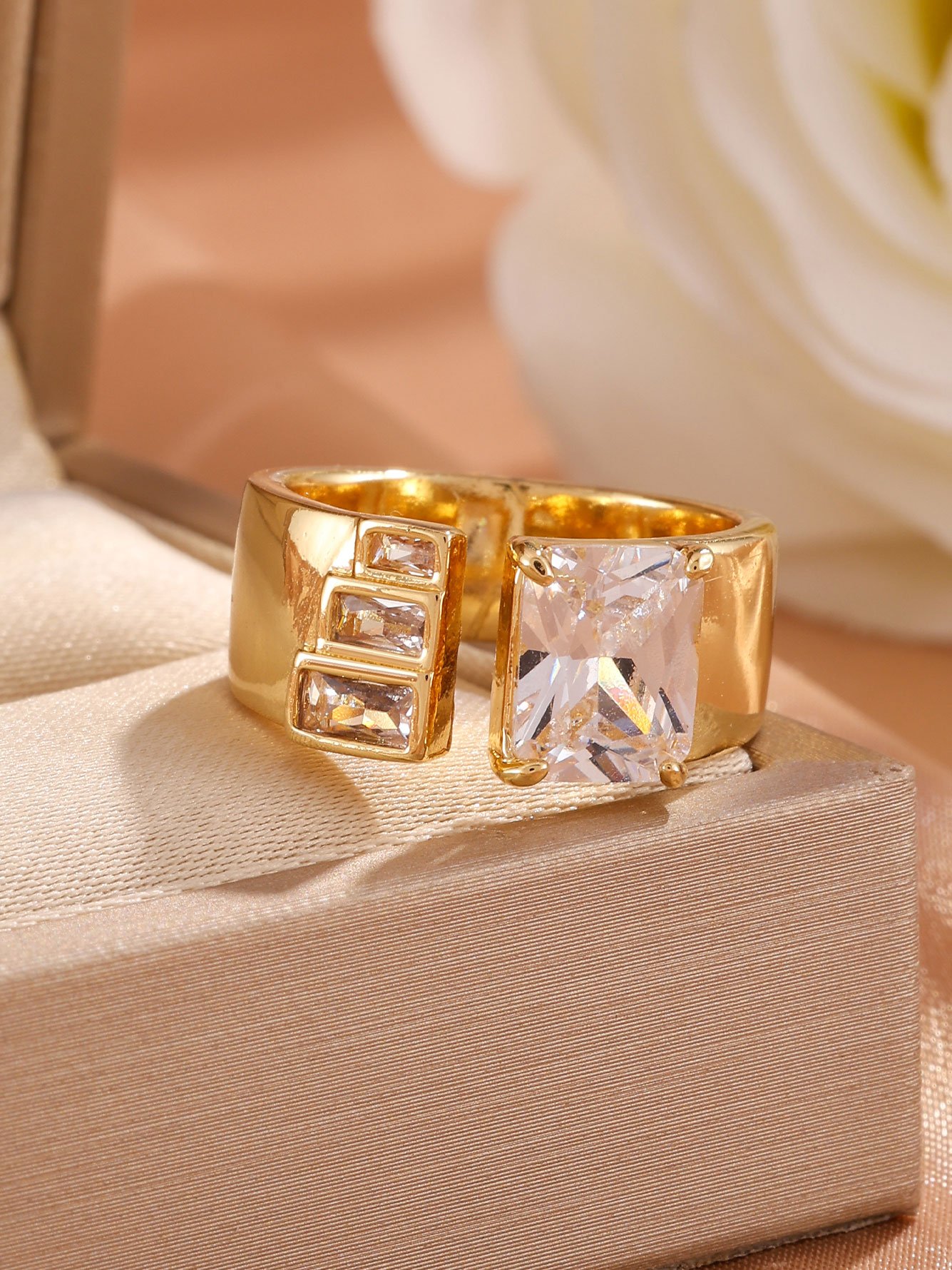 1pc Womens Gold Baguette Zircon Ring