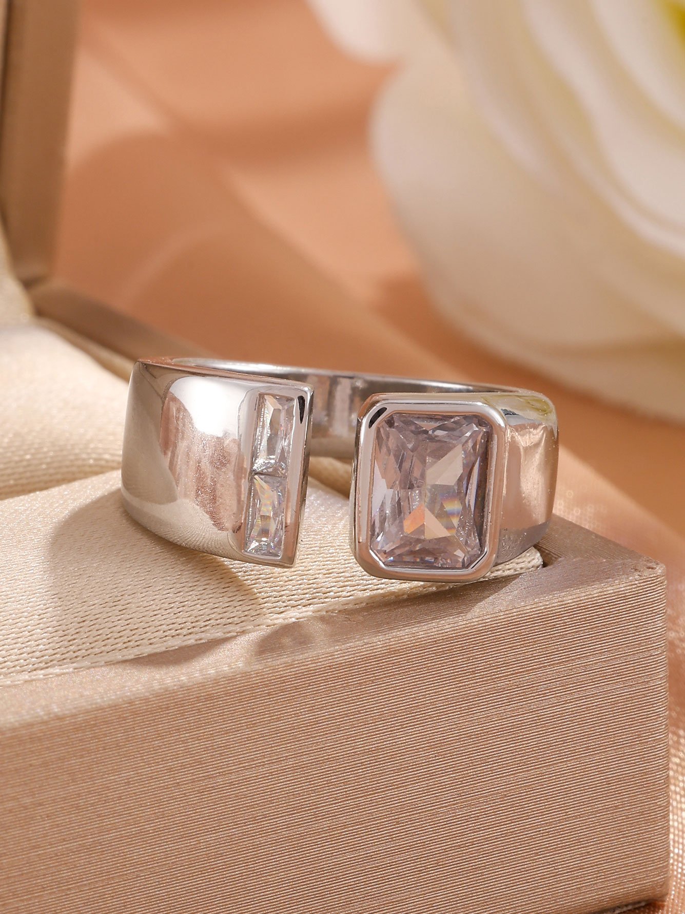 1pc Womens Silver Rectangular Zircon Ring