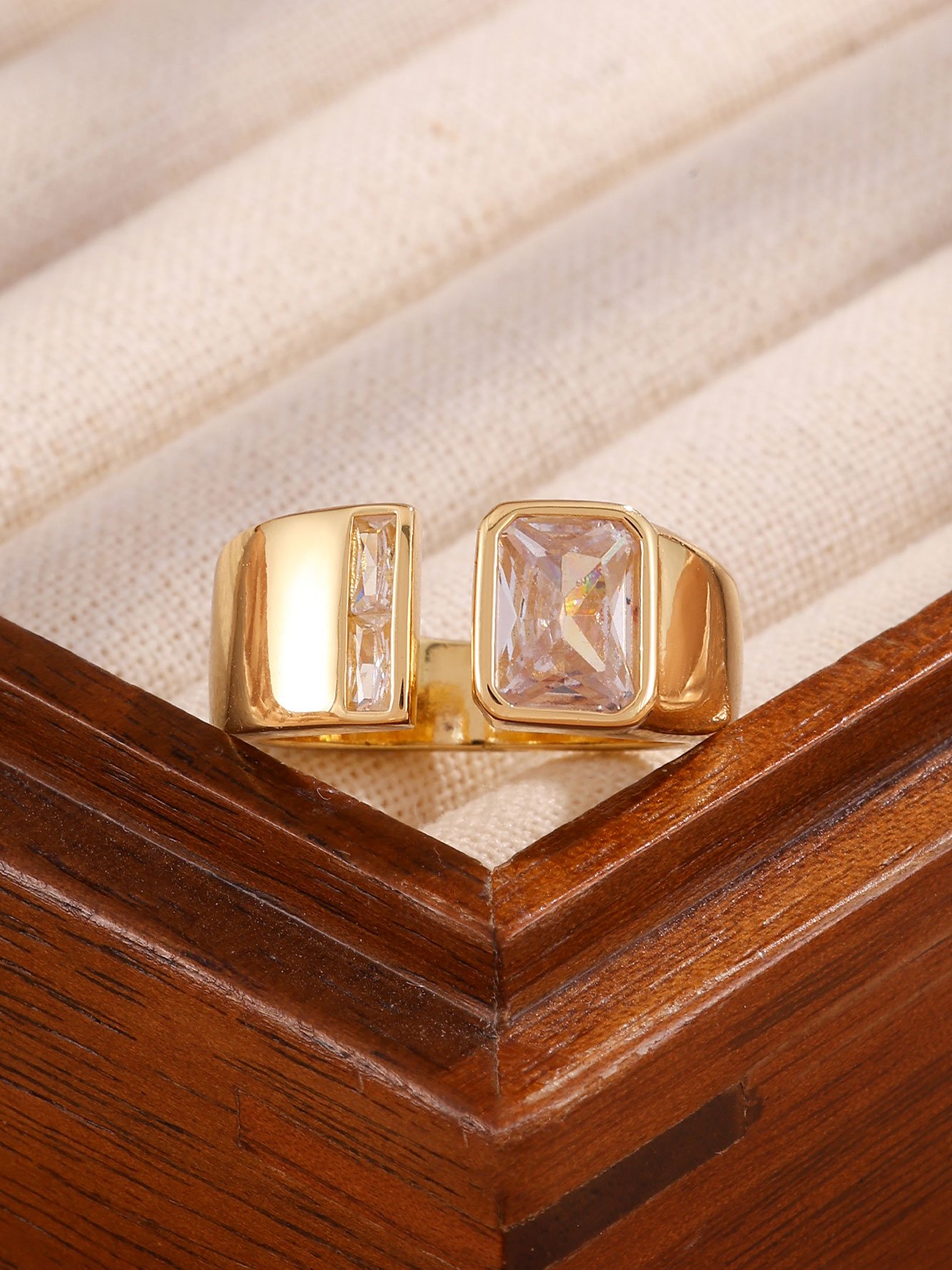 1pc Womens Gold Rectangular Zircon Ring