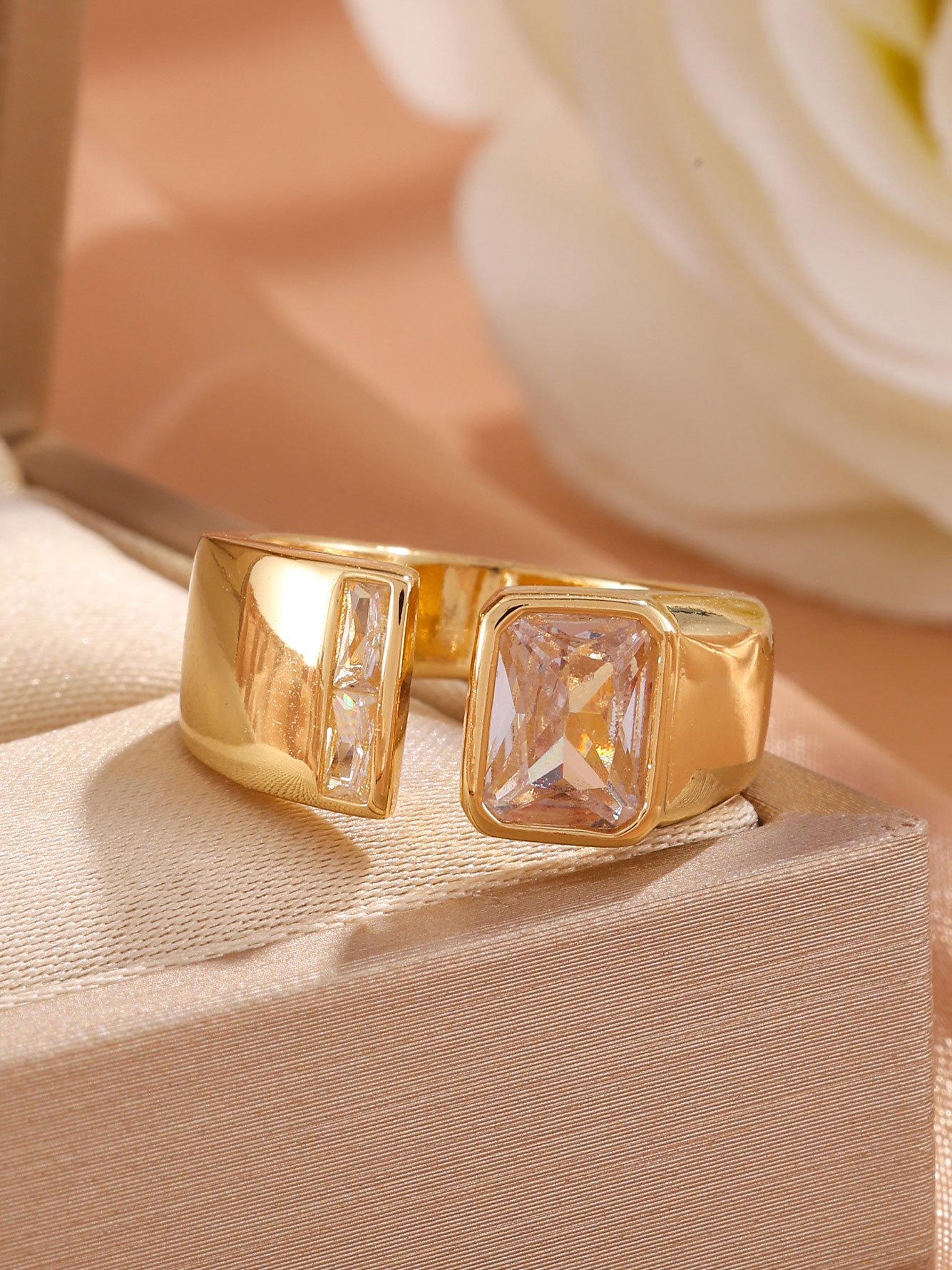1pc Womens Gold Rectangular Zircon Ring
