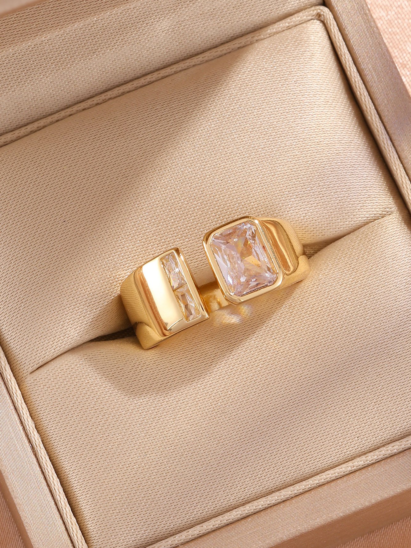 1pc Womens Gold Rectangular Zircon Ring