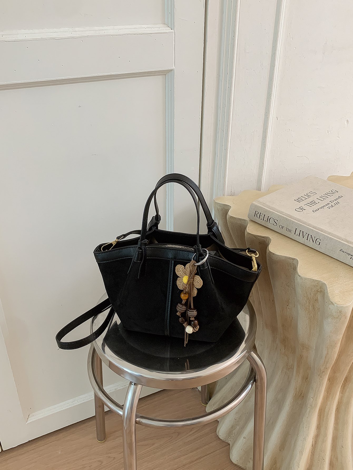 Black Solid Shoulder Bag with Zip