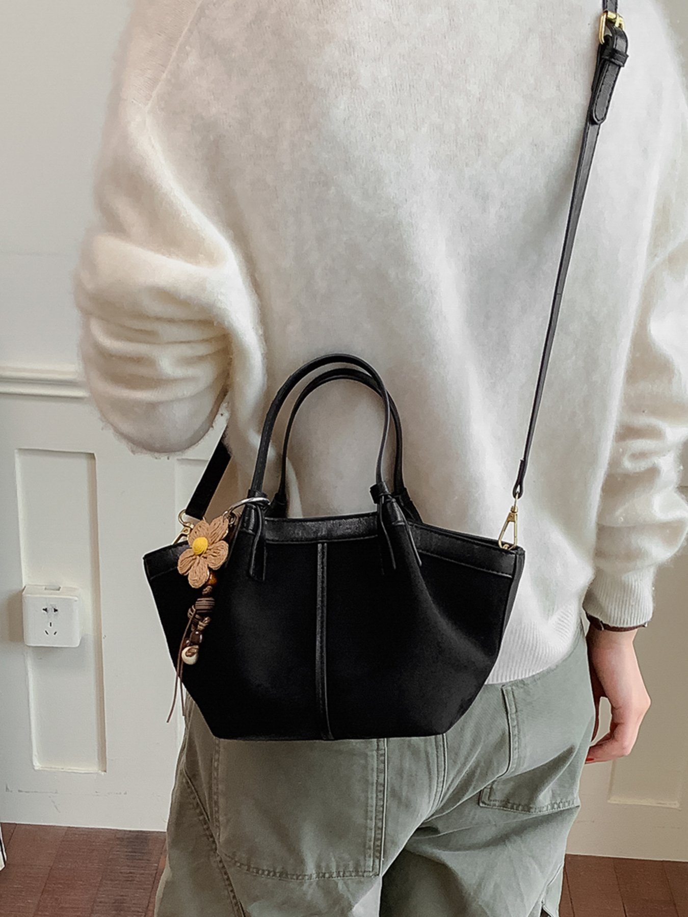 Black Solid Shoulder Bag with Zip