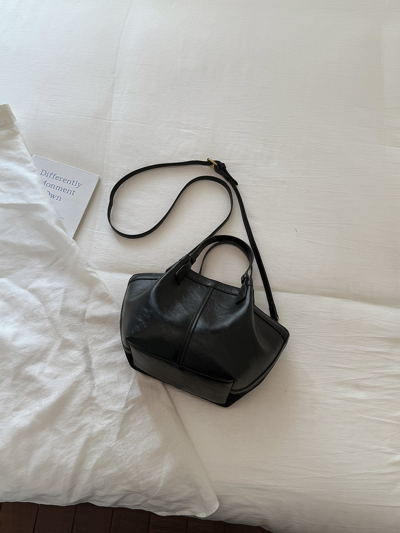 Black Solid Shoulder Bag with Zip